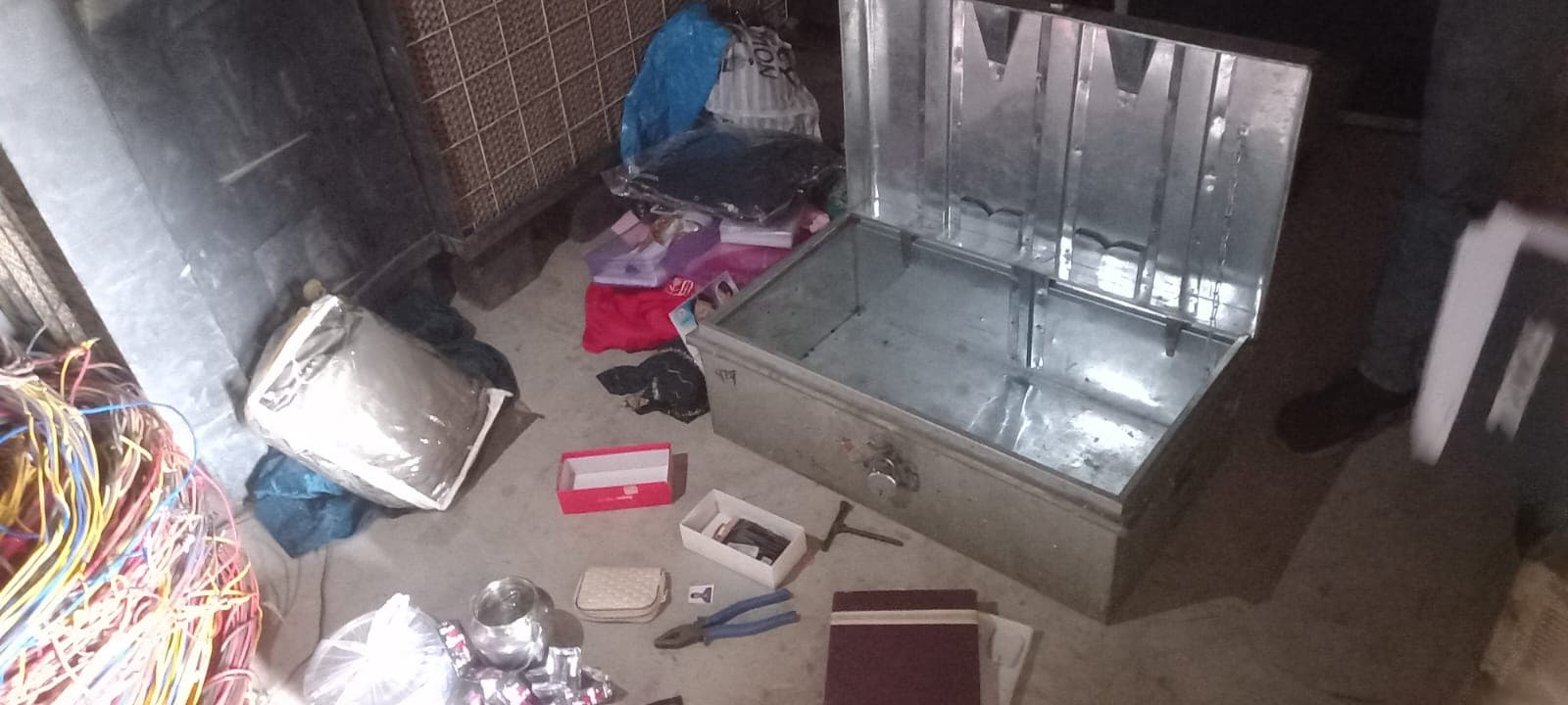 Mainpuri News: दिनदहाड़े चोरी की वारदात से मचा हड़कंप, लाखों के जेवर-नकदी पार