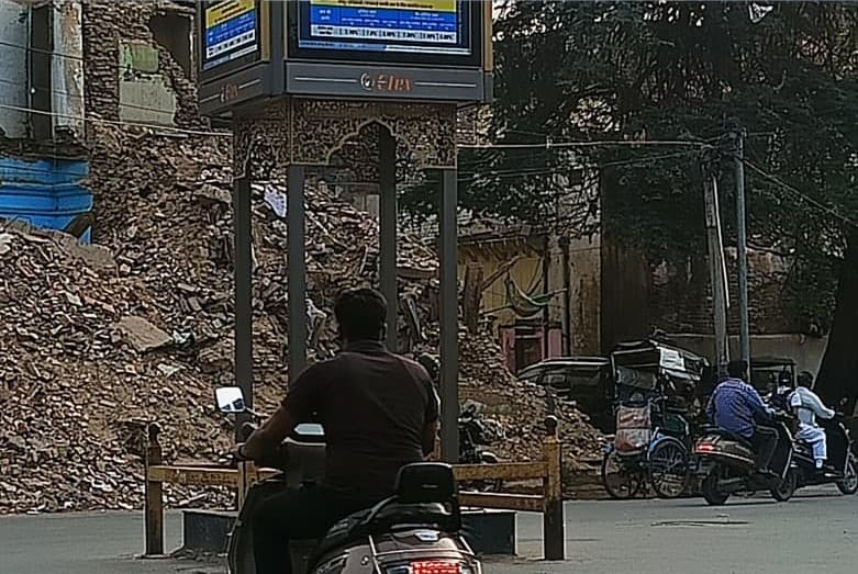 Agra News: ट्रैफिक का संकट: बूथ खाली, व्यवस्था बेहाल, हर दिन हादसे का खतरा