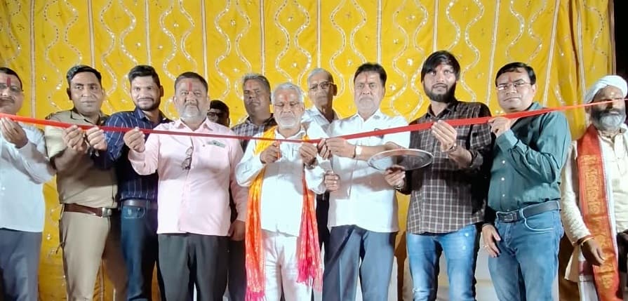 Hathras News: विघैपुर में श्रीरामलीला महोत्सव का भव्य शुभारंभ, जनप्रतिनिधियों ने किया उद्घाटन
