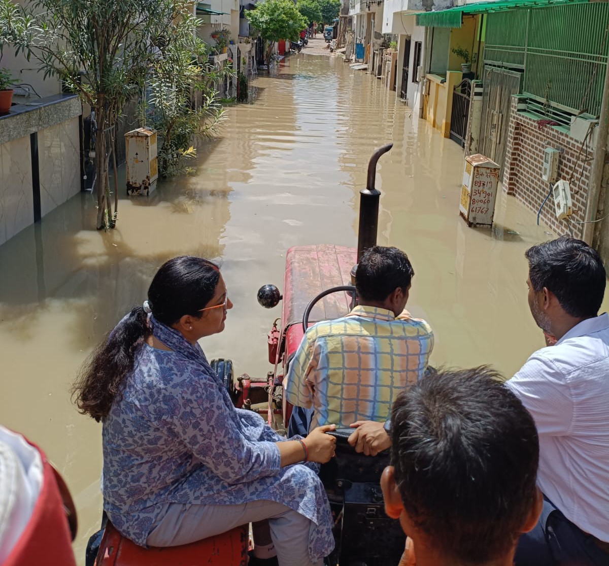 Agra News:आगरा में यमुना का जलस्तर 501 फीट पार, कई कॉलोनियां डूबीं, 15 साल पुराना रिकॉर्ड टूटा