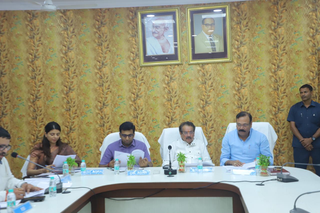 Agra News:डीसीसी व डीएलआरसी बैठक में केंद्रीय मंत्री बघेल और सांसद चाहर सख्त, बैंकों को लक्ष्य पूरा करने के निर्देश