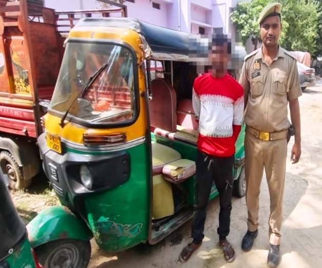 ऑटो मे बैठाकर यात्रियो के सामान की करता था चोरी गिरफ्तार  