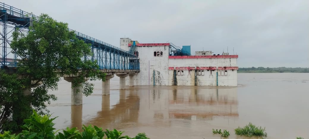 Agra News:चंबल नदी का कहर: 131.5 मीटर पर पहुंचा जलस्तर, प्रशासन हाई अलर्ट पर