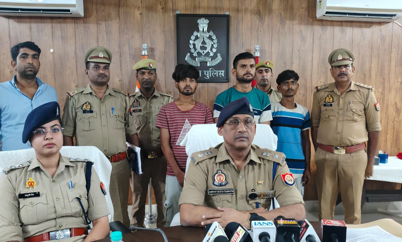 Etawah News:मां की दूसरी शादी से नाराज पुत्र ने अपने साथियों के साथ मां को स्कॉर्पियो से कुचलकर मौत के घाट उतारा,गिरफ्तार