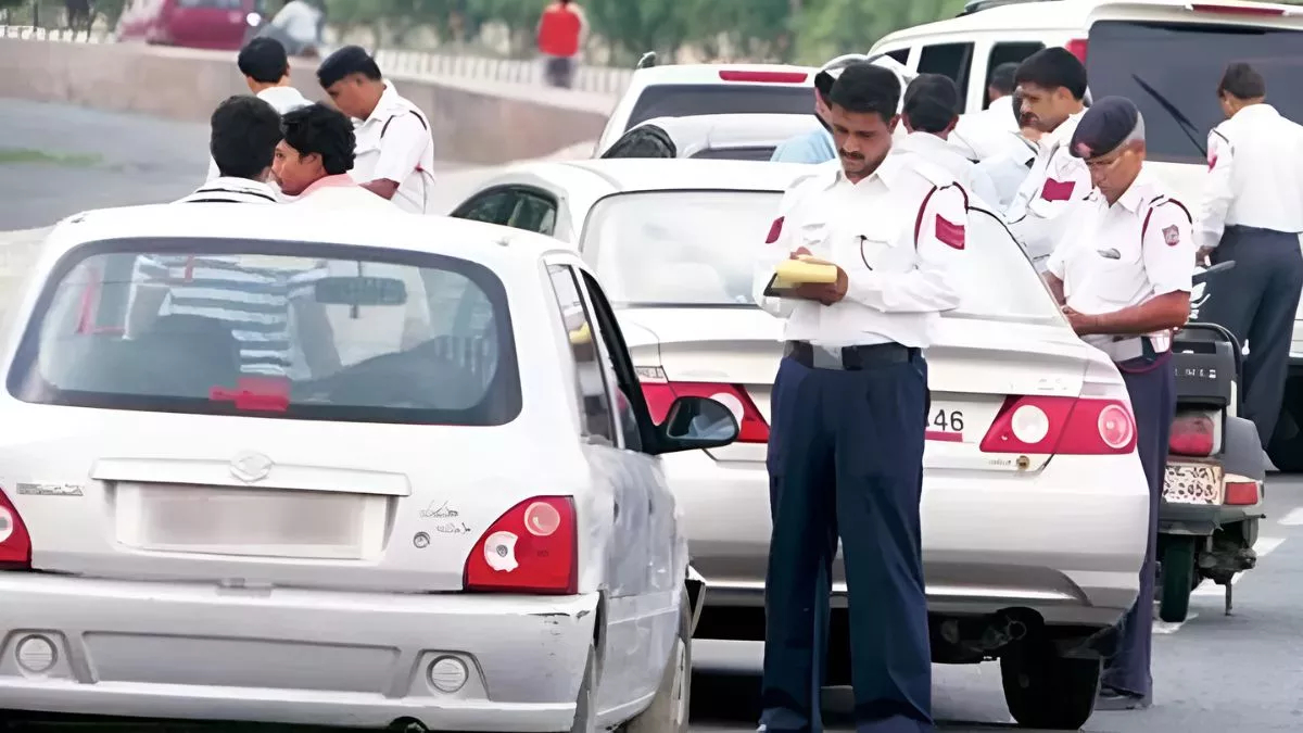 Mainpuri News:मैनपुरी में यातायात पुलिस ने काटे 506 वाहनो के चालान 3.90 लाख का लगाया जुर्माना, आठ हजार रुपए शमन शुल्क बसूला