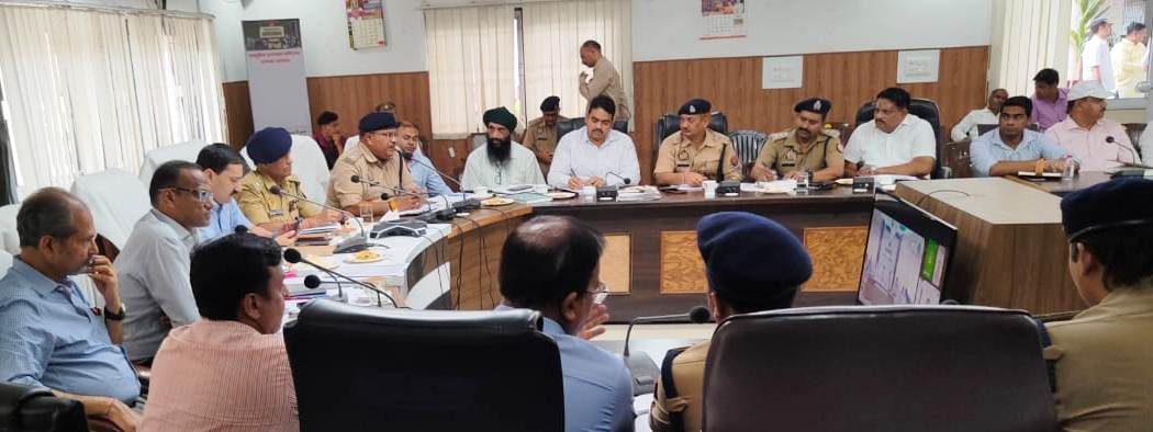  हाथरस-कर्नल सोफिया कुरैशी पर की गई टिप्पणी के विरोध में  एसडीएम को सौंपा ज्ञापन