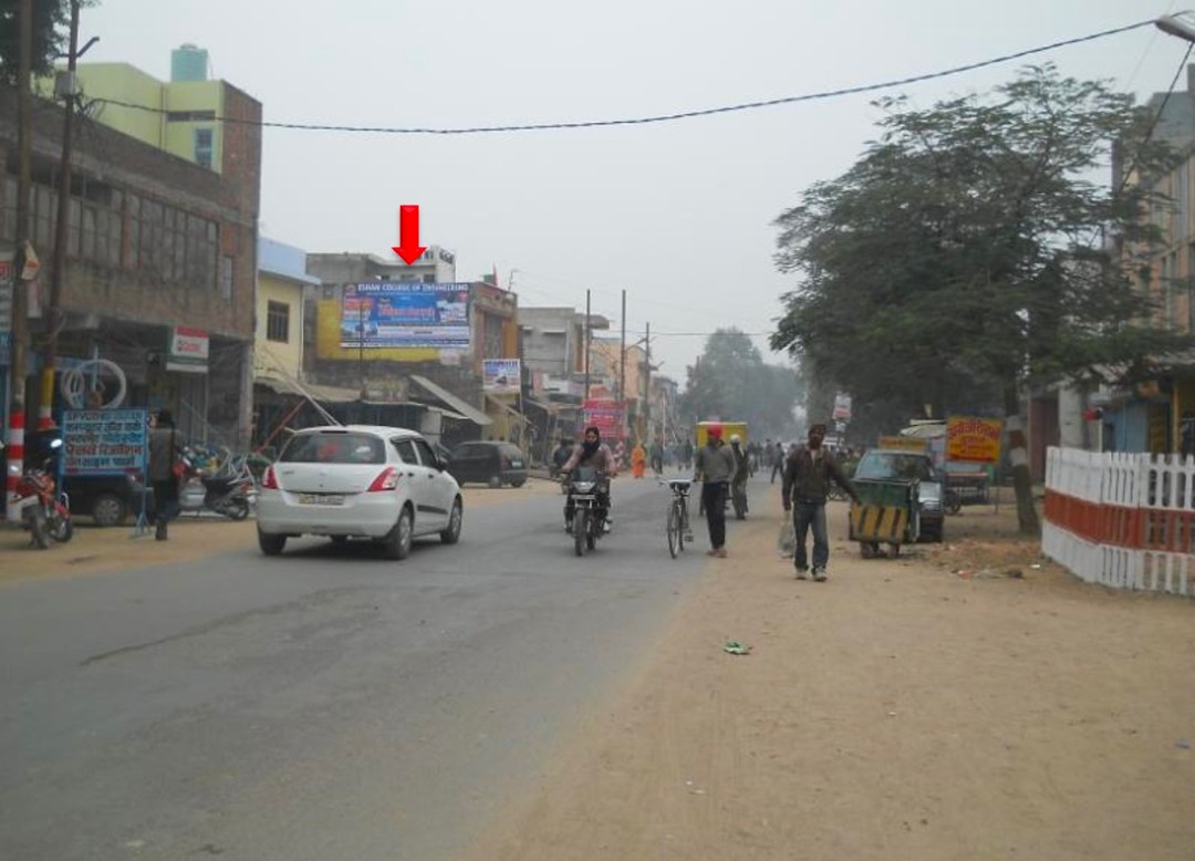 Mainpuri News:स्टेशन रोड़ पर चौड़ीकरण का कार्य जनता के लिए बना परेशानी