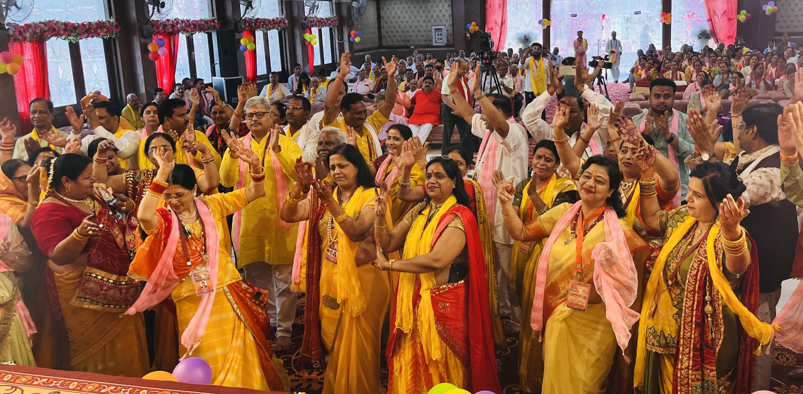 Agra धा माधव का संबंध शाश्वत प्रेम, भक्ति और आध्यात्मिक मिलन का प्रतीक