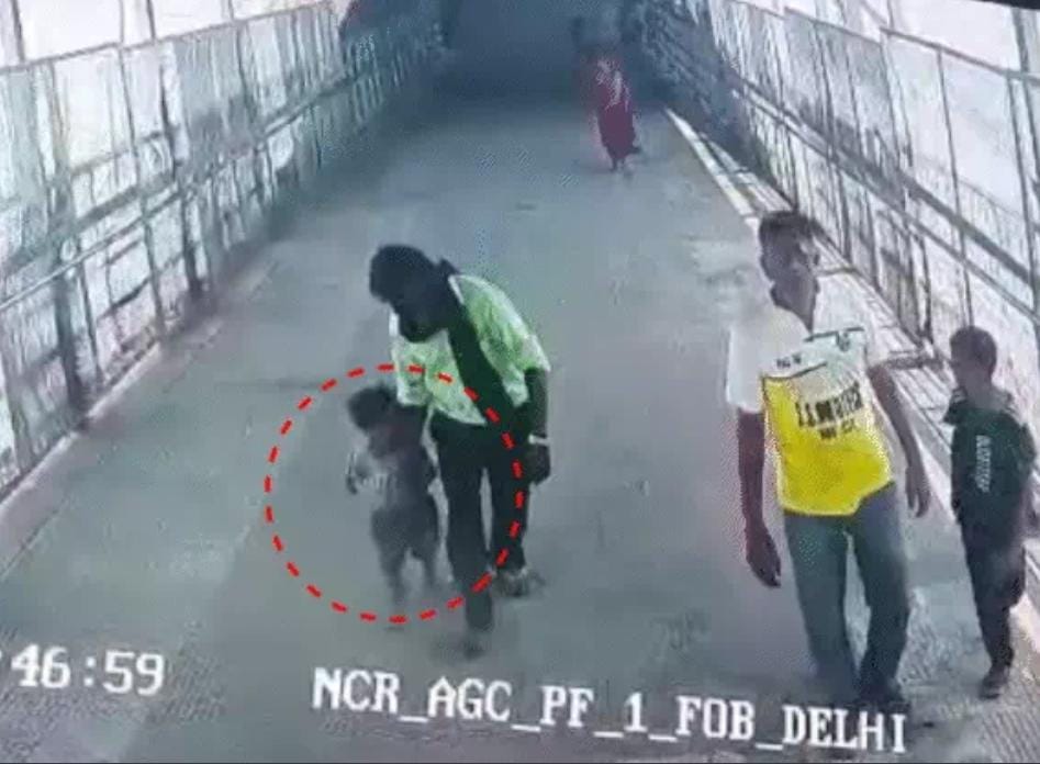 Agra कैंट स्टेशन से दो साल का बच्चा किडनैप