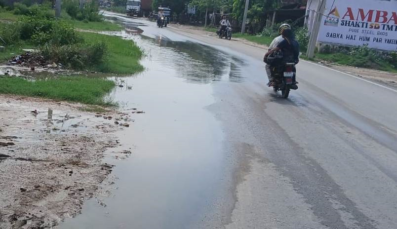 Mainpuri News:जीटी रोड नही, कुरावली का तालाब बोलिए जनाब