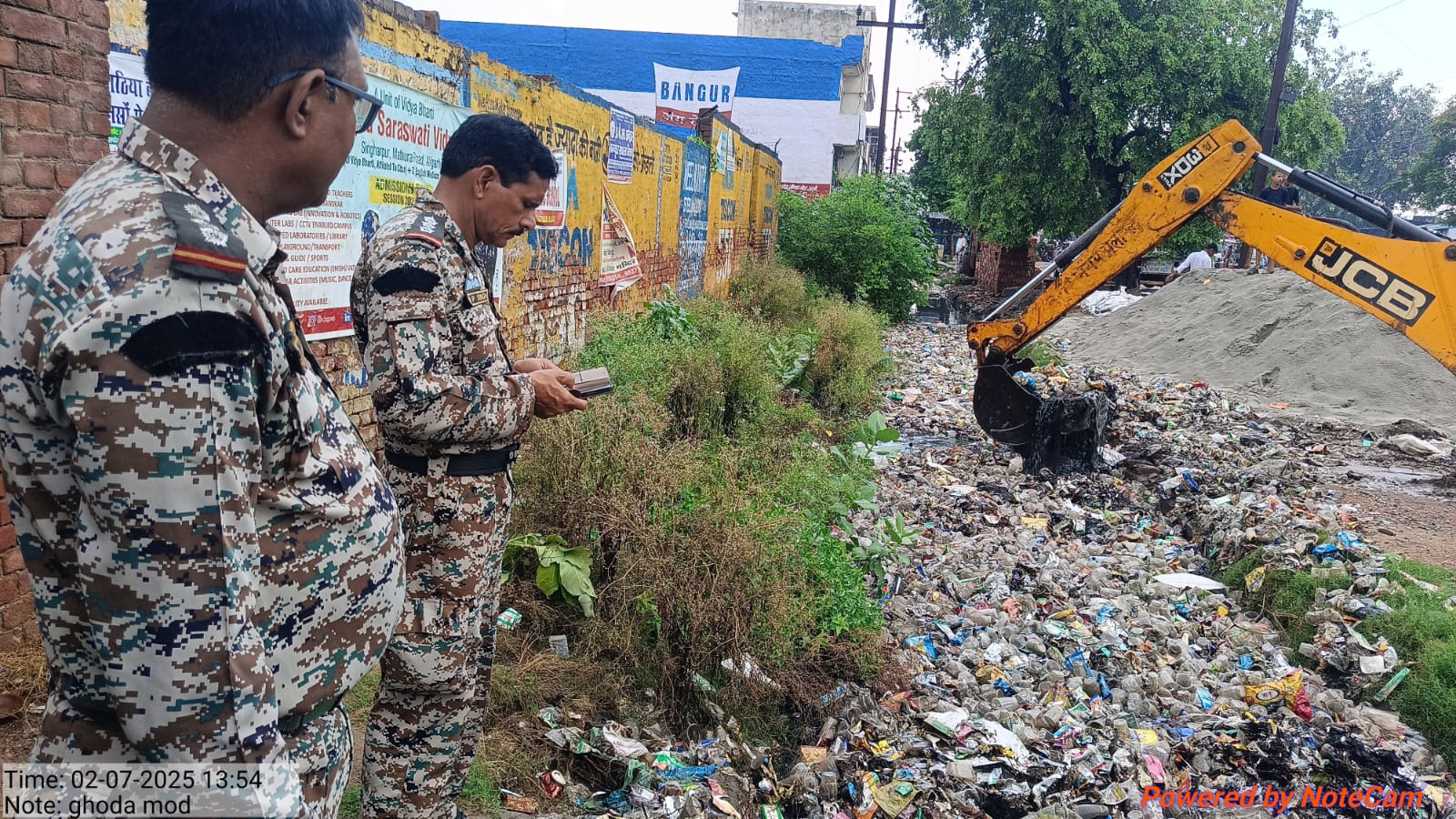 Aligarhखैर रोड पर गरजा महाबली- जलनिकासी में बाधक अतिक्रमण को महाबली ने किया ध्वस्त