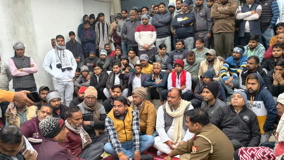 Mainpuri News:1.25 करोड़ की चोरी का पर्दाफाश न होने व्यापारियों में आक्रोश