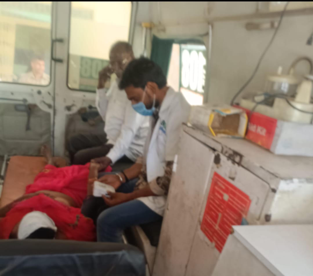 मैनपुरी-बाइक की टक्कर से महिला गंभीर रूप से घायल 108 एंबुलेंस के द्वारा पहुंचाया जिला अस्पताल