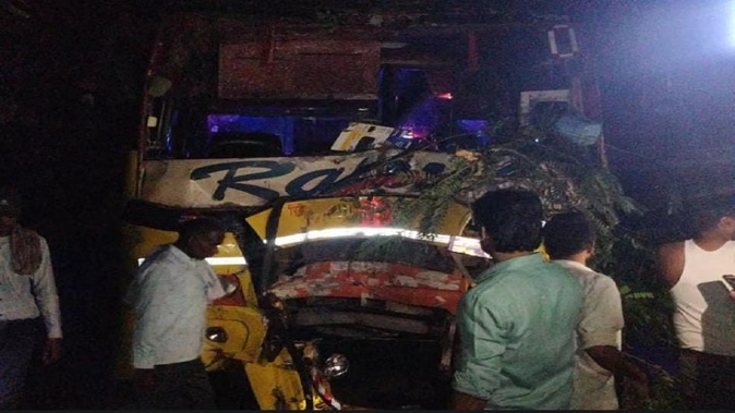 Mainpuri News:रैली की बस पेड़ में टकराने 10 बसपाई घायल