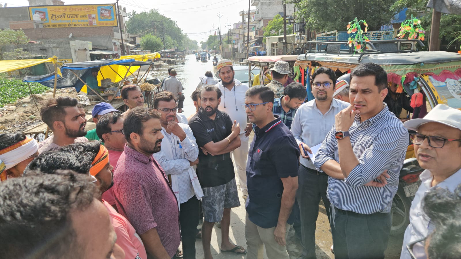  अलीगढ़ महापौर और नगर आयुक्त ने अमृत सरोवर शक्ति नगर पोखर और गूलर रोड पोखर का किया निरीक्षण