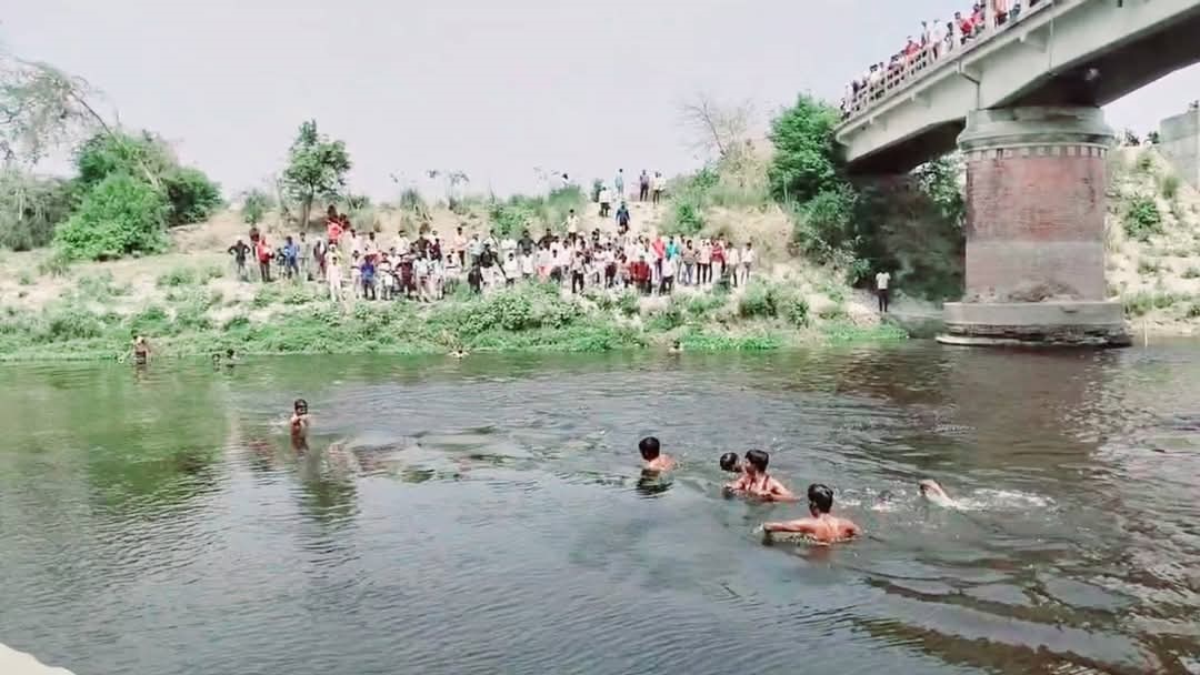  मैनपुरी -भागवत समाप्ति पर कलश विसर्जन करने आये मामा और भांजे काली नदी में डूबे 