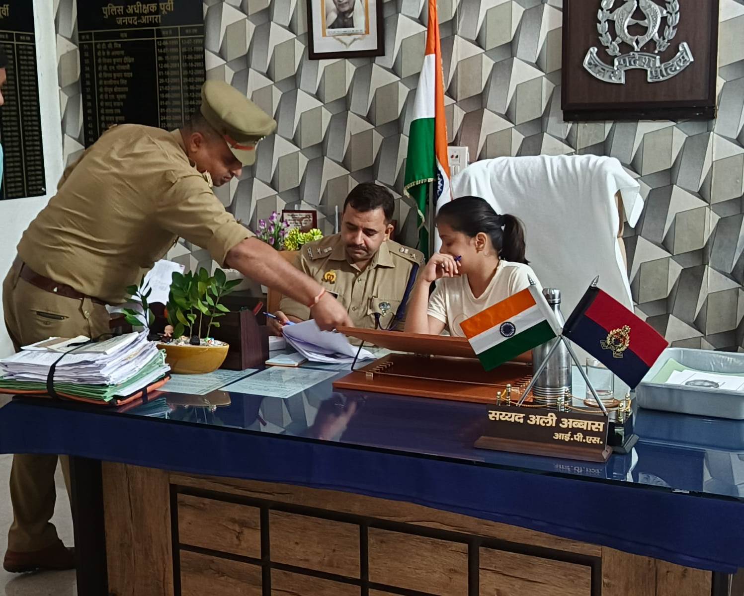 Agra News:सशक्त नारी – समृद्ध प्रदेश: नवरात्रि पर छात्रा बनी एक दिन की DCP