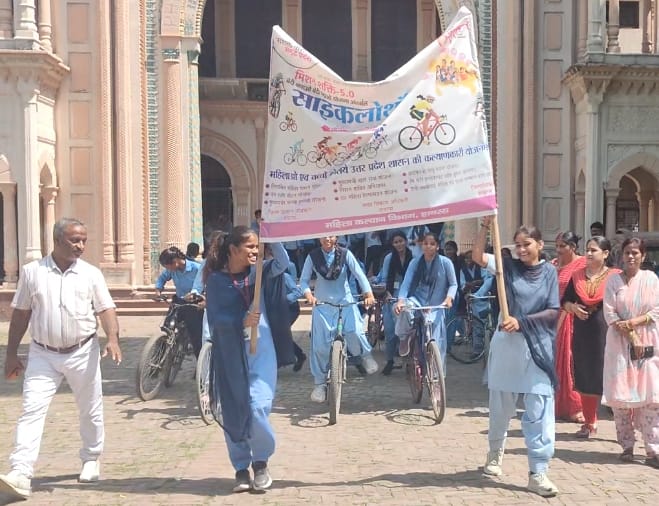 Hathras News:महिला कल्याण विभाग ने निकाली साइकलोथोन, योजनाओं की दी विस्तृत जानकारी