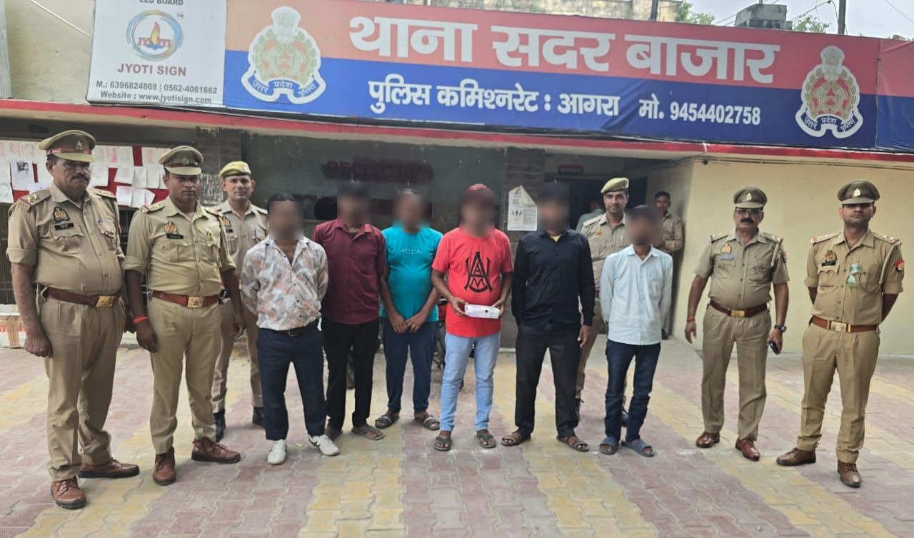 Agra News:पुलिस ने ताश-पत्तों से जुआ खेलते 6 अभियुक्त किया गिरफ्तार