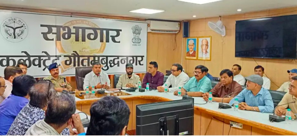 नोएडा - आपातकालीन स्थिति का सामना करने के लिए जिला व पुलिस प्रशासन एक्टिव, जिला अधिकारी ने कहा अफवाहों पर ध्यान न दें