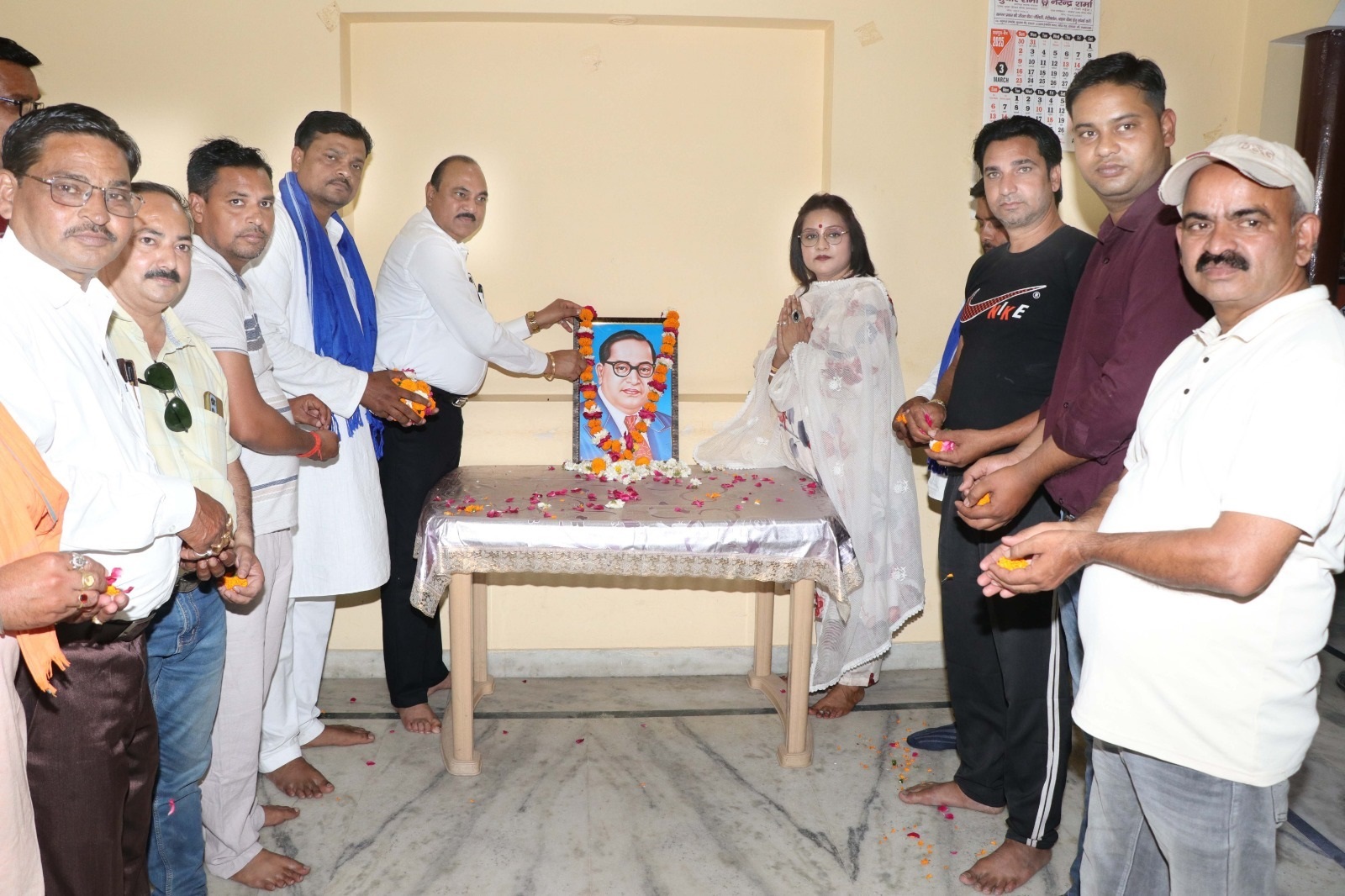 हाथरस-पालिकाध्यक्ष और पूर्व सांसद ने मनाई डॉक्टर भीमराव अंबेडकर की जयंती 