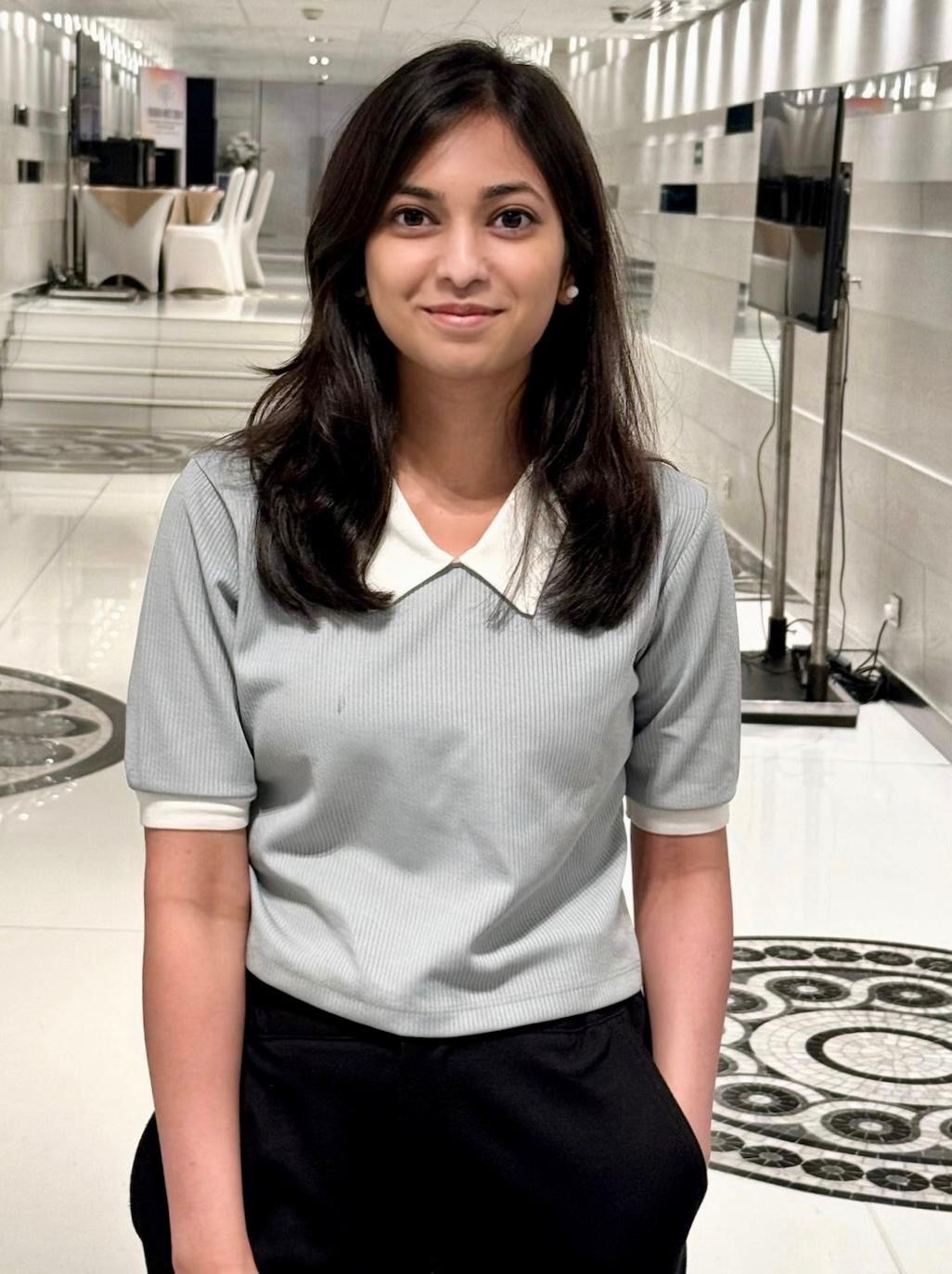 Hathras News:एम्स दिल्ली की नेत्र रोग पीजी रेजिडेंट्स में हाथरस की मानवी बंसल को गोल्ड मेडल