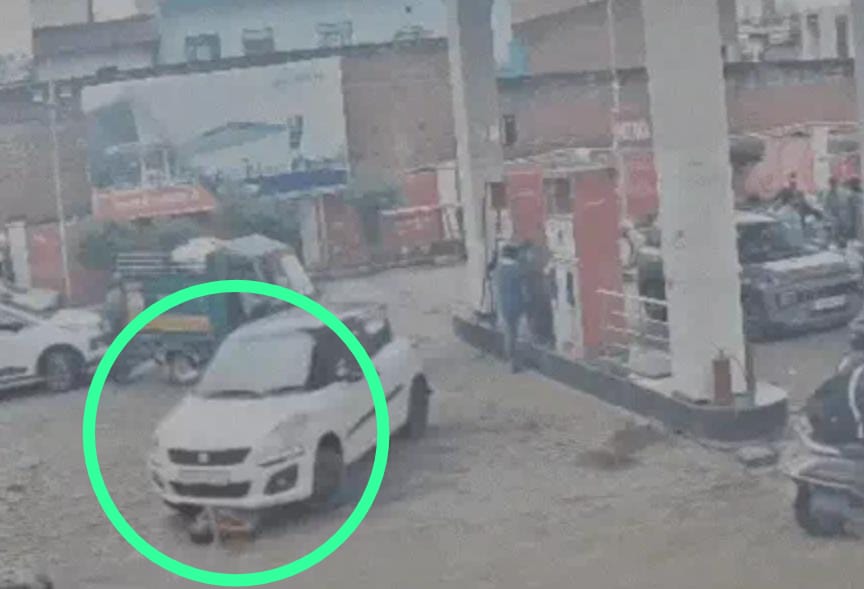 Agra News:दर्दनाक हादसा: पेट्रोल पंप पर बैठी बुजुर्ग महिला को कार ने रौंदा, मौत