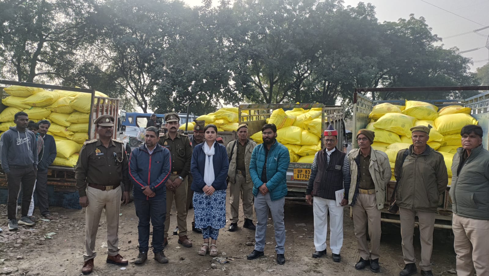 Agra News:अवैध भंडारण पर गिरी गाज, 256 पैकेट यूरिया सीज