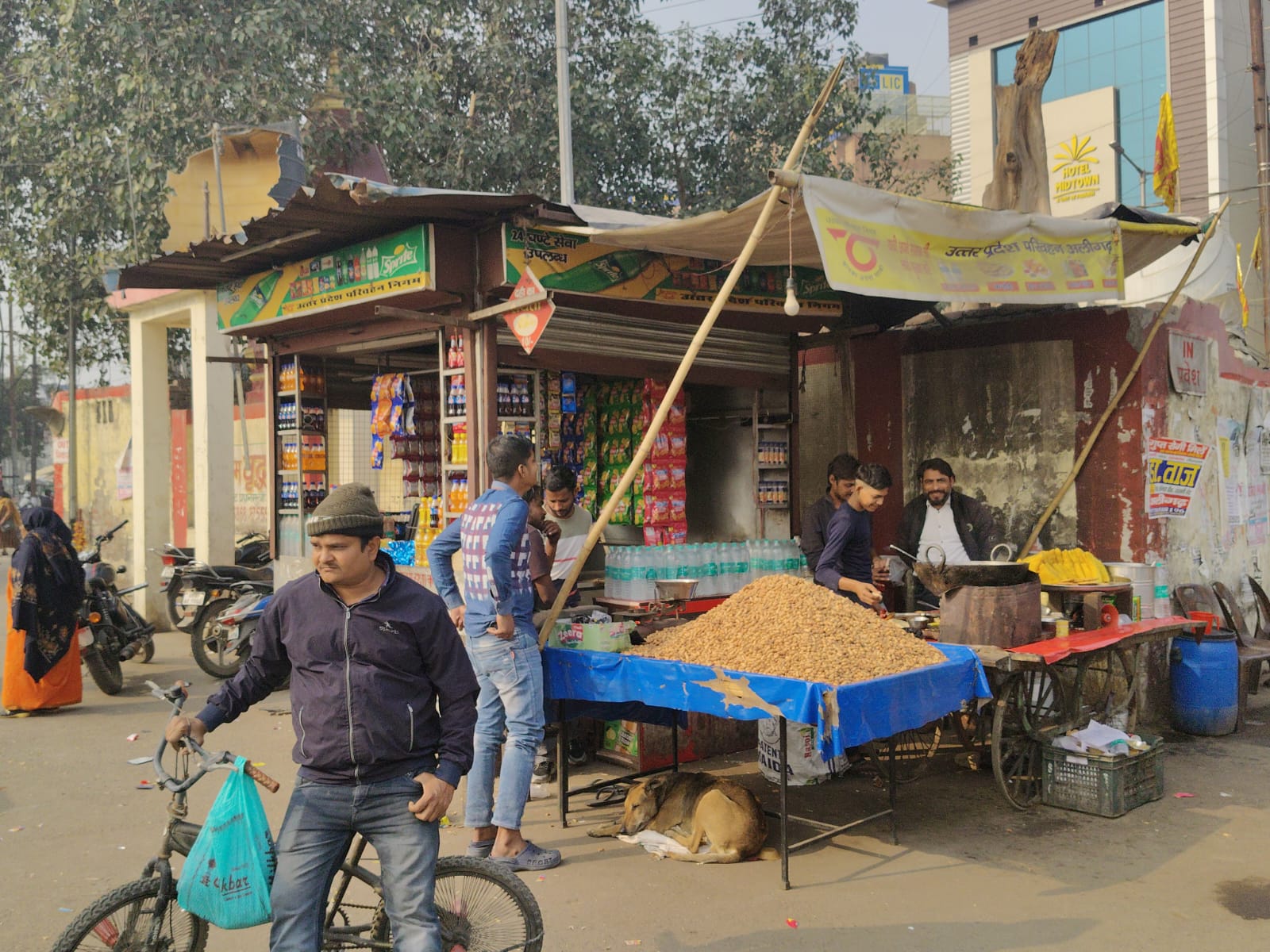 Aligarh बिना टेंडर और गैरकानूनी रूप से कैंटीन संचालित करवा रहे रोडवेज के अधिकारी