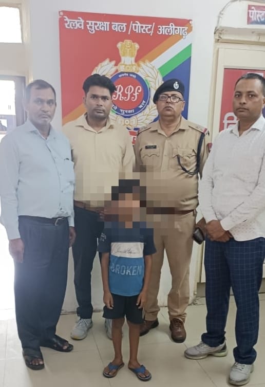 Aligarh ऑपरेशन नन्हे फरिश्ते के तहत एक बच्चा किया सुपुर्द