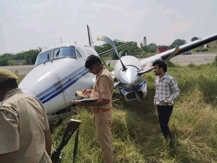 Farrukhabad News:प्राइवेट जेट नियंत्रण खोकर पास की झाड़ियों में जा घुसा ,बड़ा विमान हादसा टला
