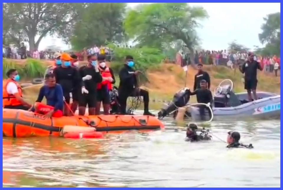 Agra News:ऑपरेशन उटंगन :जिलाधिकारी ने बताया जीवन का सबसे कठिन रेस्क्यू अभियान,12 शवों की सफल बरामदी