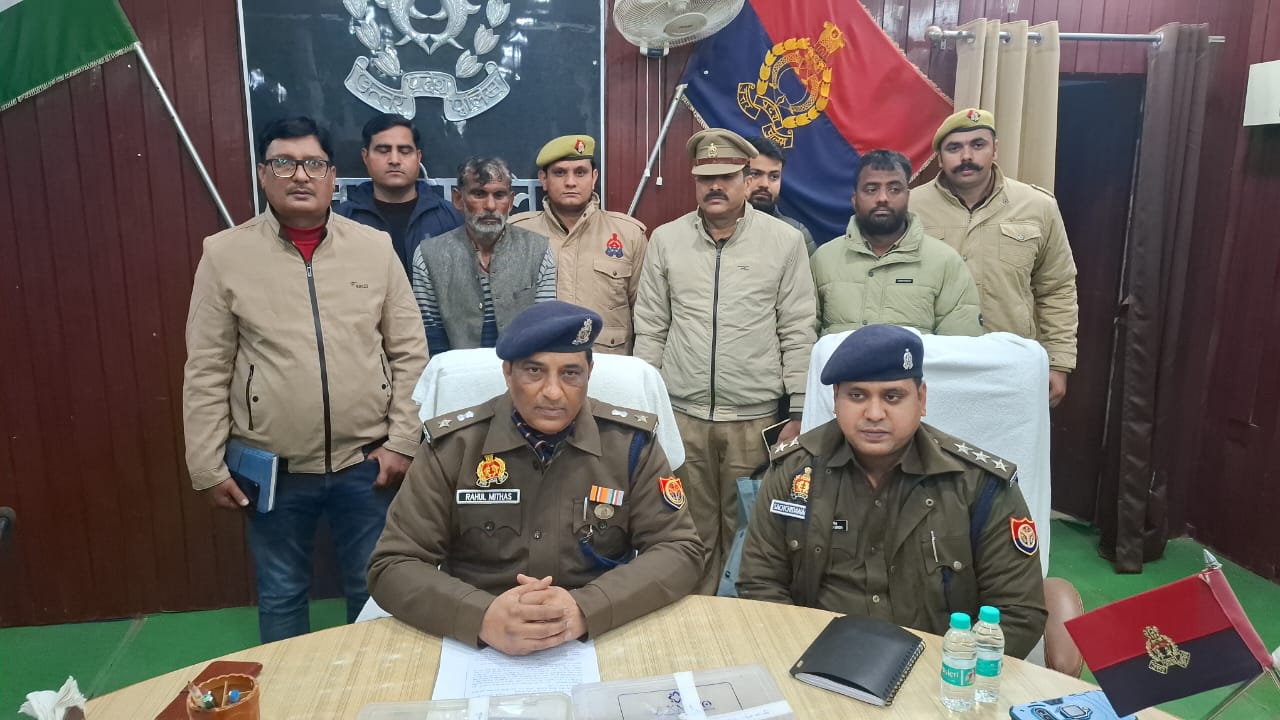 Mainpuri News:औंछा में पिता-पुत्र की गैंग ने की थी सर्राफ की दुकानों से चोरी आरोपी पिता को पुलिस ने किया गिरफ्तार, 3.4 किलो चांदी वरामद