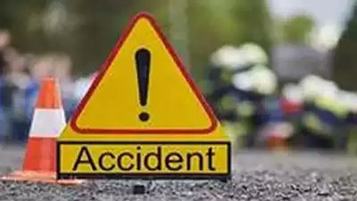 बाइक की टक्कर से एक लोग गंभीर रूप से घायल 108 एंबुलेंस के द्वारा पहुंचाया सीएचसी बेवर