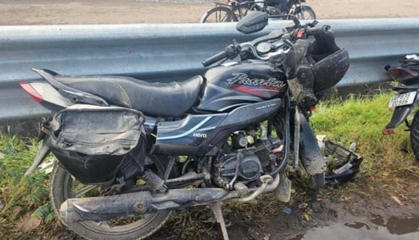 Firozabad News:आगरा-फिरोजाबाद हाइवे पर भीषण सड़क हादसा, आमने-सामने टकराईं दो बाइकें, एक की मौत, तीन गंभीर घायल