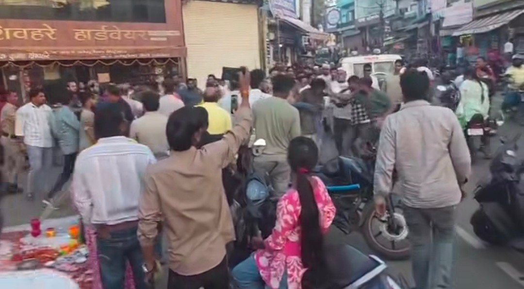 Madhya Pradesh: में RSS प्रचारक से मारपीट: 2 सब-इंस्पेक्टर सस्पेंड और थाना प्रभारी लाइन अटैच