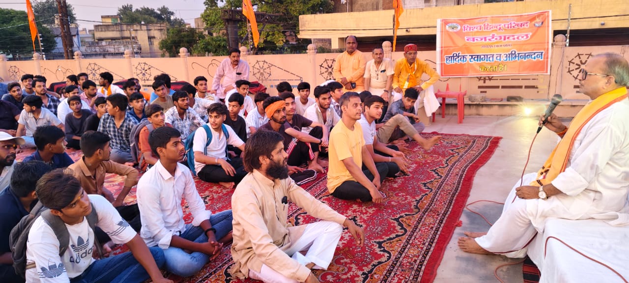 Hathras News:भगत सिंह जयंती पर शहीद पार्क में श्रद्धांजलि कार्यक्रम