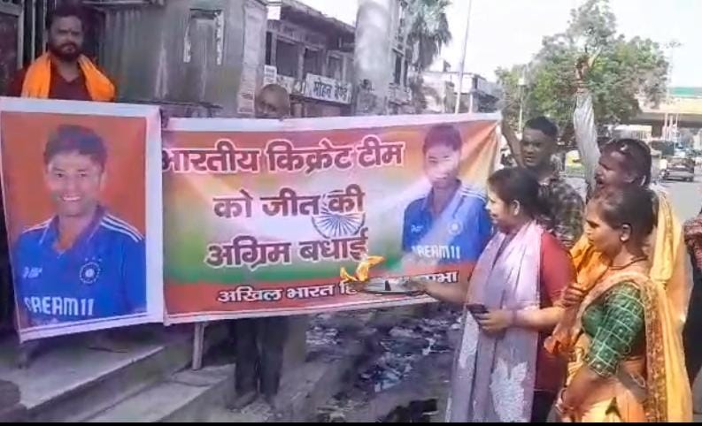 Agra News:हिंदू महासभा ने भारत की जीत को लेकर किया हवन का ऐलान, पुलिस से हुई तीखी तकरार