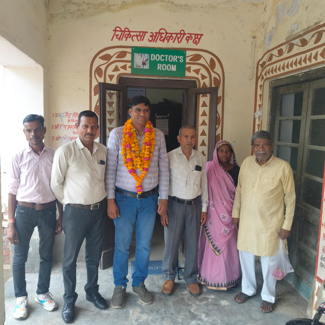 Aligarh आयुर्वेद चिकित्सक डॉ. दुर्गेन्द्र सिंह को तोछीगढ़ में दी गई भावभीनी विदाई