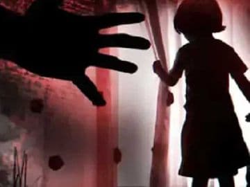आगरा-मंदिर में खेल रही 5 साल की मासूम से दुष्कर्म की कोशिश,  आरोपी मौके से फरार
