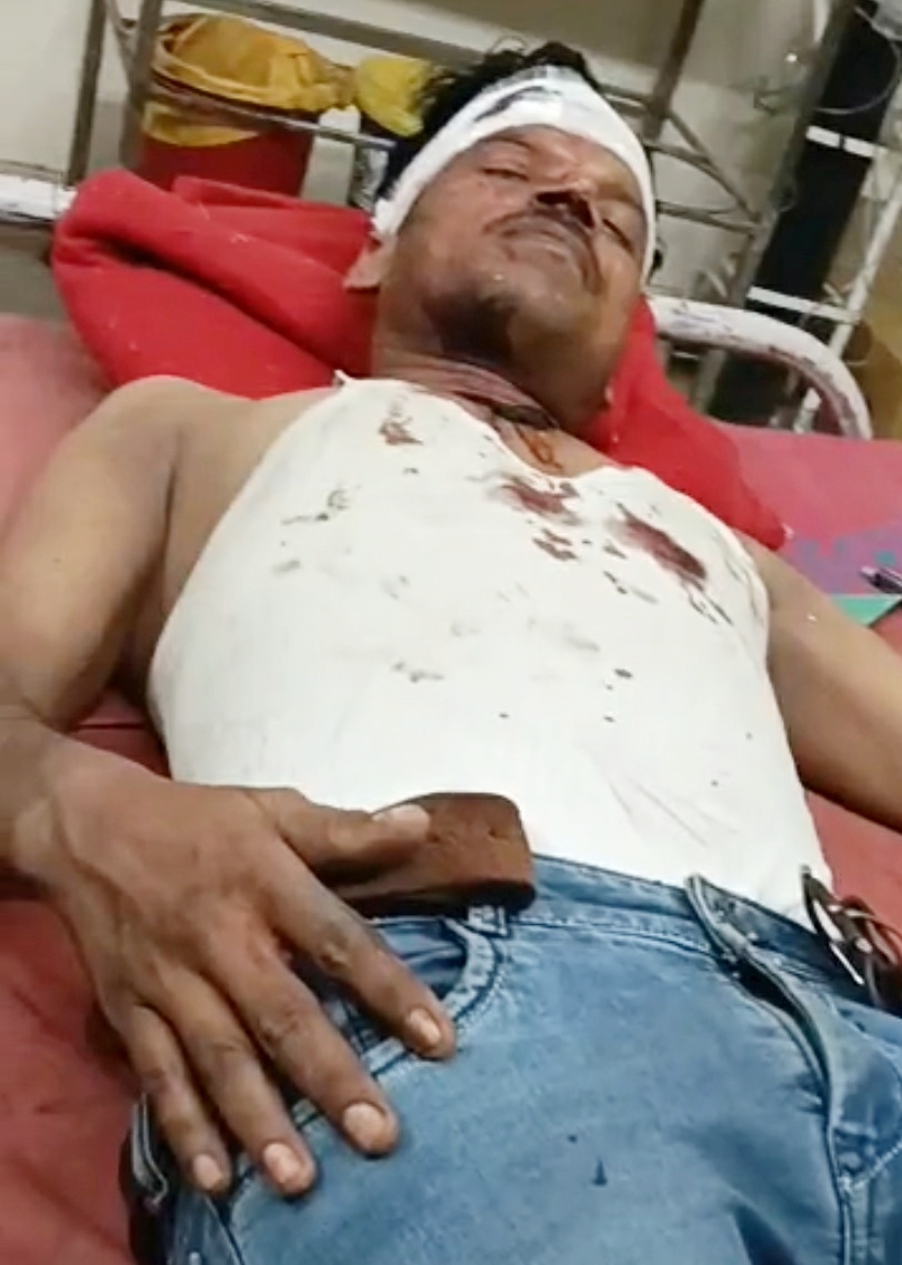  गुरसहायगंज/ कन्नौज-पुरानी रंजिश में युवकों को किया लहू लुहान