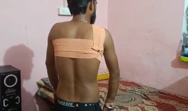 Etah News:निधौलीकलां थाने के बाद अलीगंज थाने में युवक पर पुलिस बर्बरता