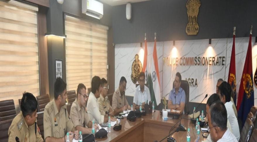 Agra News:एमजी रोड पर जाम से राहत के लिए प्रशासन सख्त, ई-रिक्शा पर प्रतिबंध, पार्किंग व्यवस्था में बड़े बदलाव