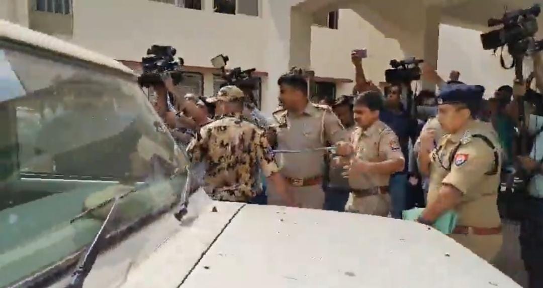 Agra News:अवैध धर्मांतरण गैंग का सरगना पकड़ा गया, युवतियों को बंधक बनाकर कराया जा रहा था जबरन निकाह, कोर्ट से मिली 10 दिन की पुलिस रिमांड